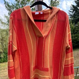 Gap hooded sweater size medium. Colorful orange and yellow tones for summertime.